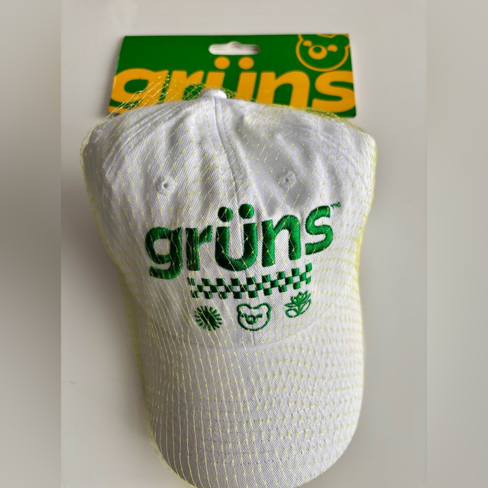 NWT Gruns White Cap with Green stitching
